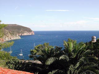 Rada del porto. Sulla destra è visibile la Torre