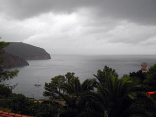 Rada del porto, si prepara un temporale